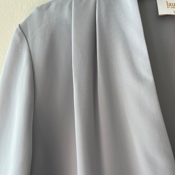 Laundry by Shelli Segal Gray Shirt V Neck Blouse Top Lightweight Size M - Picture 4 of 10